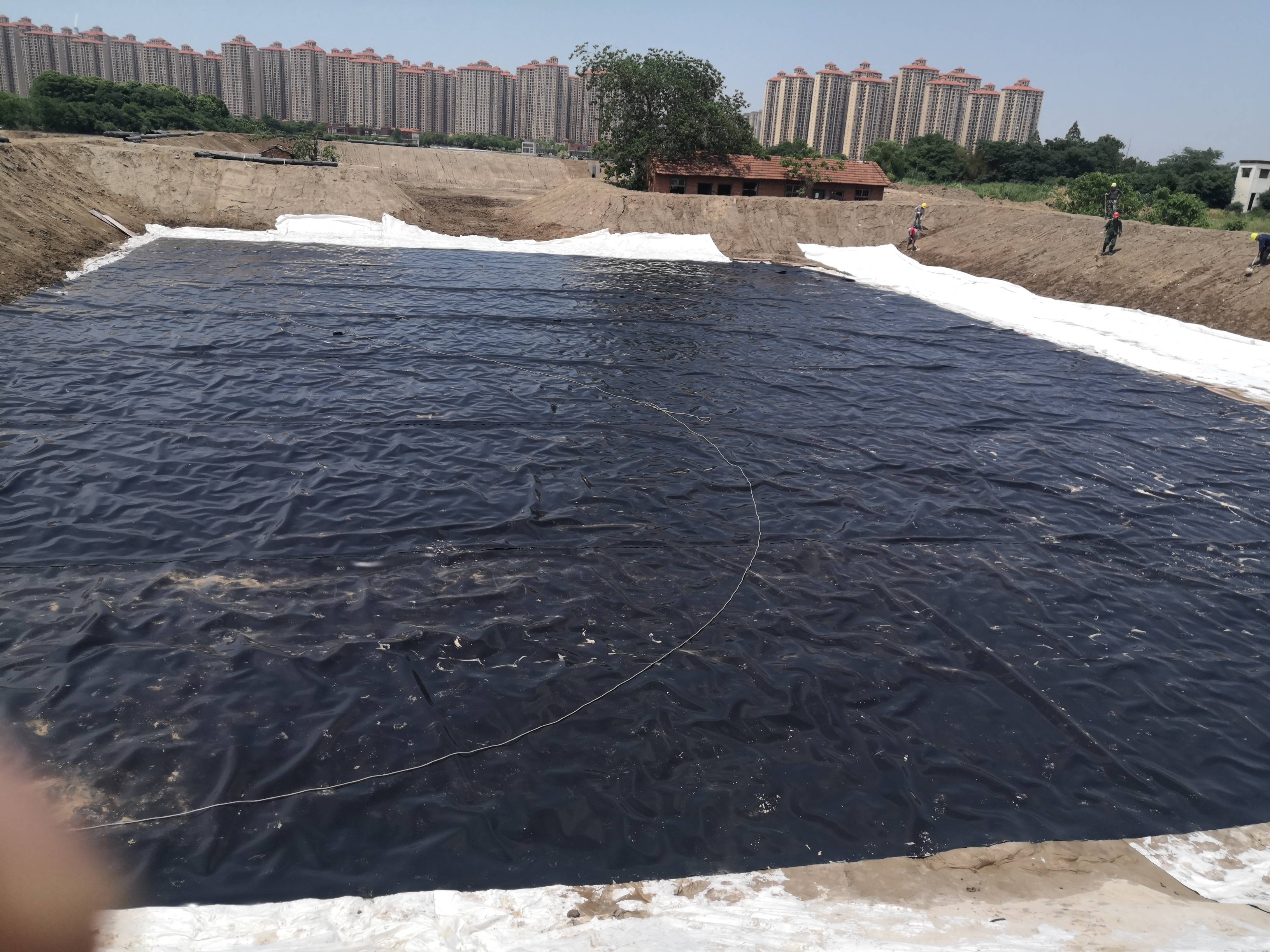 5.7沉淀池防渗膜铺设(1).jpg